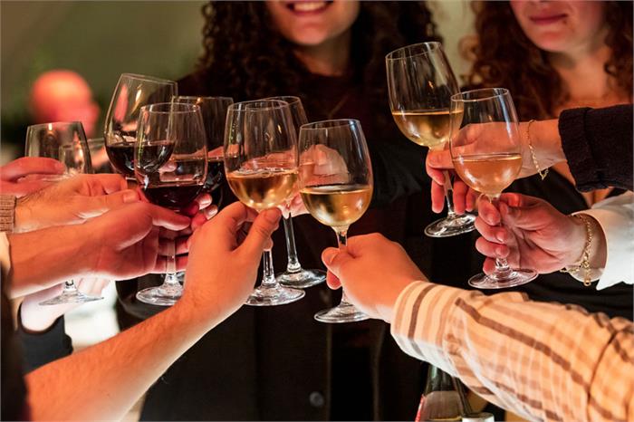 Dove festeggiare un compleanno speciale a Napoli: cena, brindisi e panorama mozzafiato